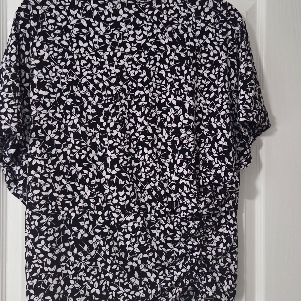 Cynthia Steffe Monochrome Leaf Pattern Blouse - image 3